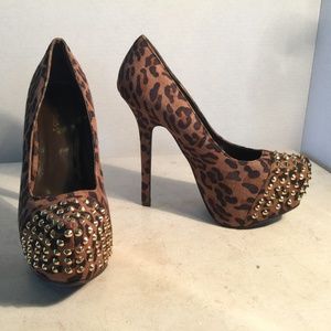 Breckelles Leopard Studded Toe Heels